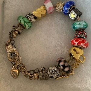 Nice bracelet for  has hearts, heart, charm, locket, and key❤️